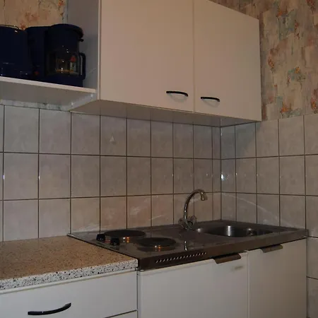 Apartman Schule 4 *